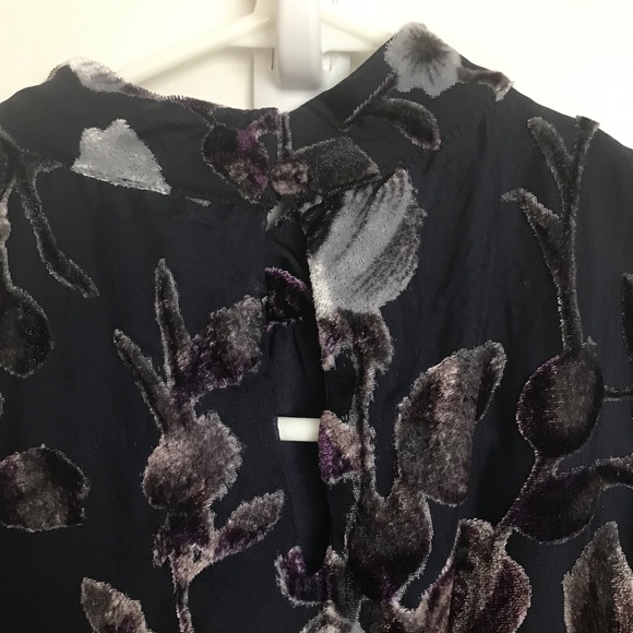 Design Lab Floral Cold Shoulder Top - Size XS - Picture 7 of 13